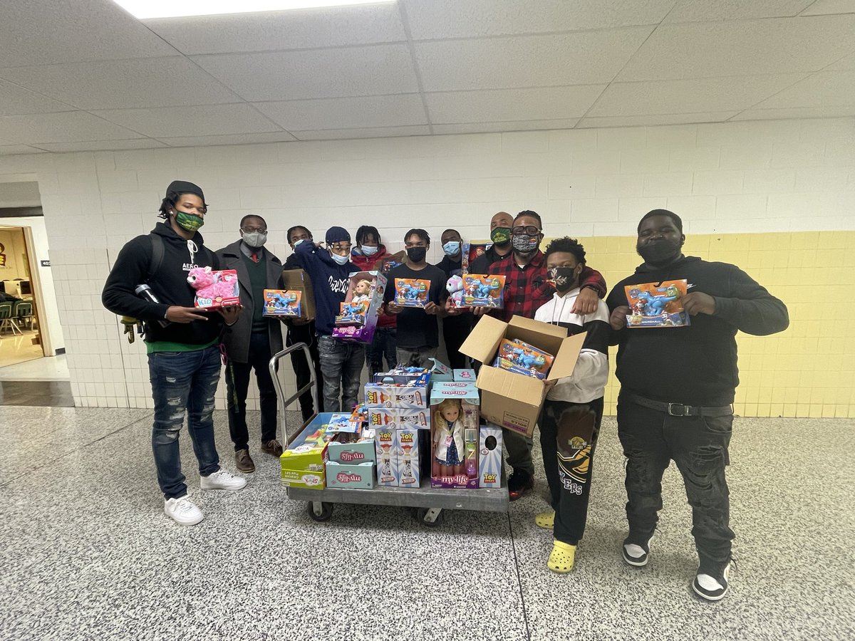 Our Boys 2 Men mentorship group making a donation to the TRAIL ACADEMY TOY DRIVE! #WeAreHCS <a href="/YearbookBethel/">Bethel Yearbook</a>  <a href="/HamptonCSchools/">Hampton City Schools</a>  <a href="/RalphJSaunders1/">Ralph Saunders</a> <a href="/edu_carer/">C.Pace-Pierce Ed.S</a> <a href="/BHSOfficialHCS/">BHS Official</a>