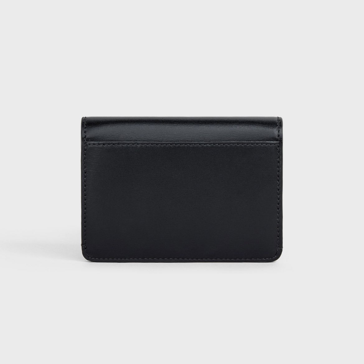 weirderday__'s tweet photo. celine card holder with flap🖤🔗 ในที่สุดก็ทำ card holder ช่องเดียวที่ตอบโจทย์สาวก card holder แบบเรา ชอบอะไรแบบนี้เพราะใส่ได้ครบทั้งแบงค์ การ์ด เหรียญ และที่สำคัญเป็น buckle triomphe เหมือนตัว wallet เลย ใครหา card holder อยู่ต้องเพิ่มน้องคนนี้ลงลิสต์แล้วค่ะ 16,500฿ ✨✨✨ https://t.co/1qC45DfaHV
