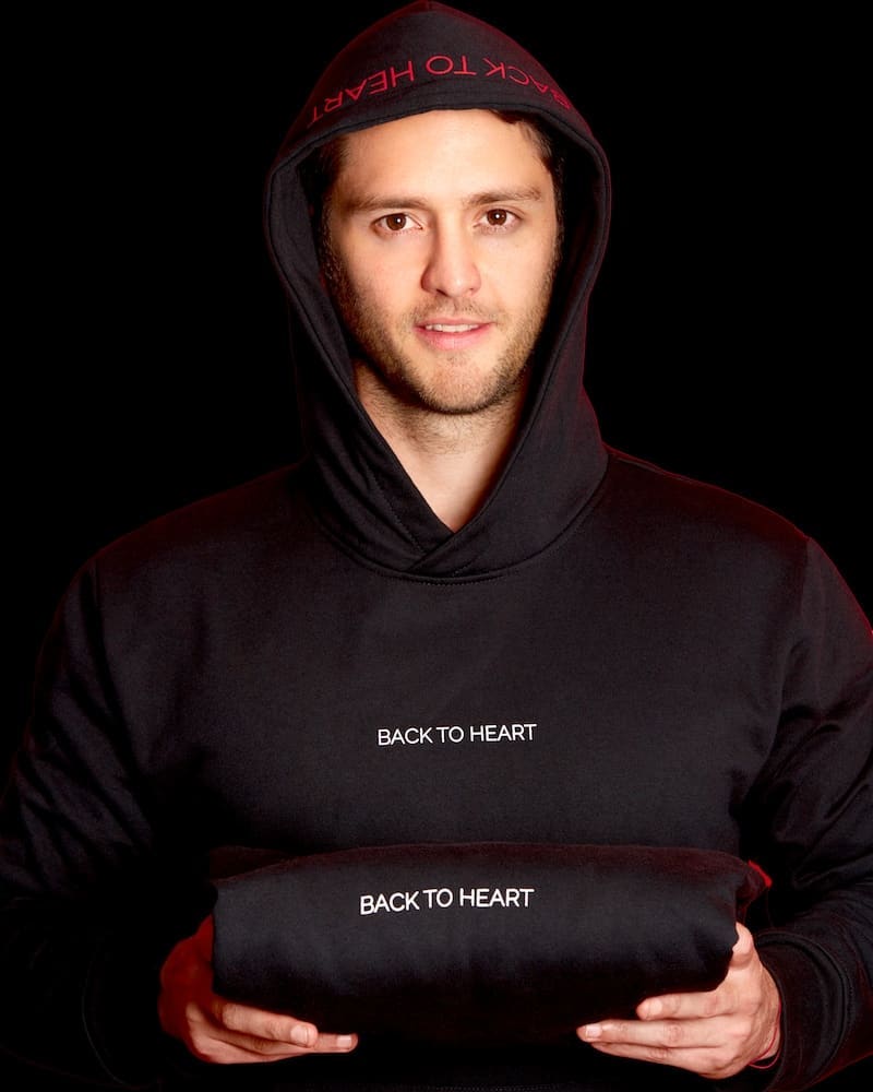 rossuckermann's tweet photo. Tenemos excelentes noticias, ya puedes comprar tu Hoodie Back To Heart si vives en México, USA, Argentina, Brasil, Chile, Colombia, Ecuador, Paraguay, Perú, Puerto Rico, España, Eslovenia o Serbia*
#backtoheart #back2heart #devueltaalcorazón ❤️👐 https://t.co/Og81LMe0FT