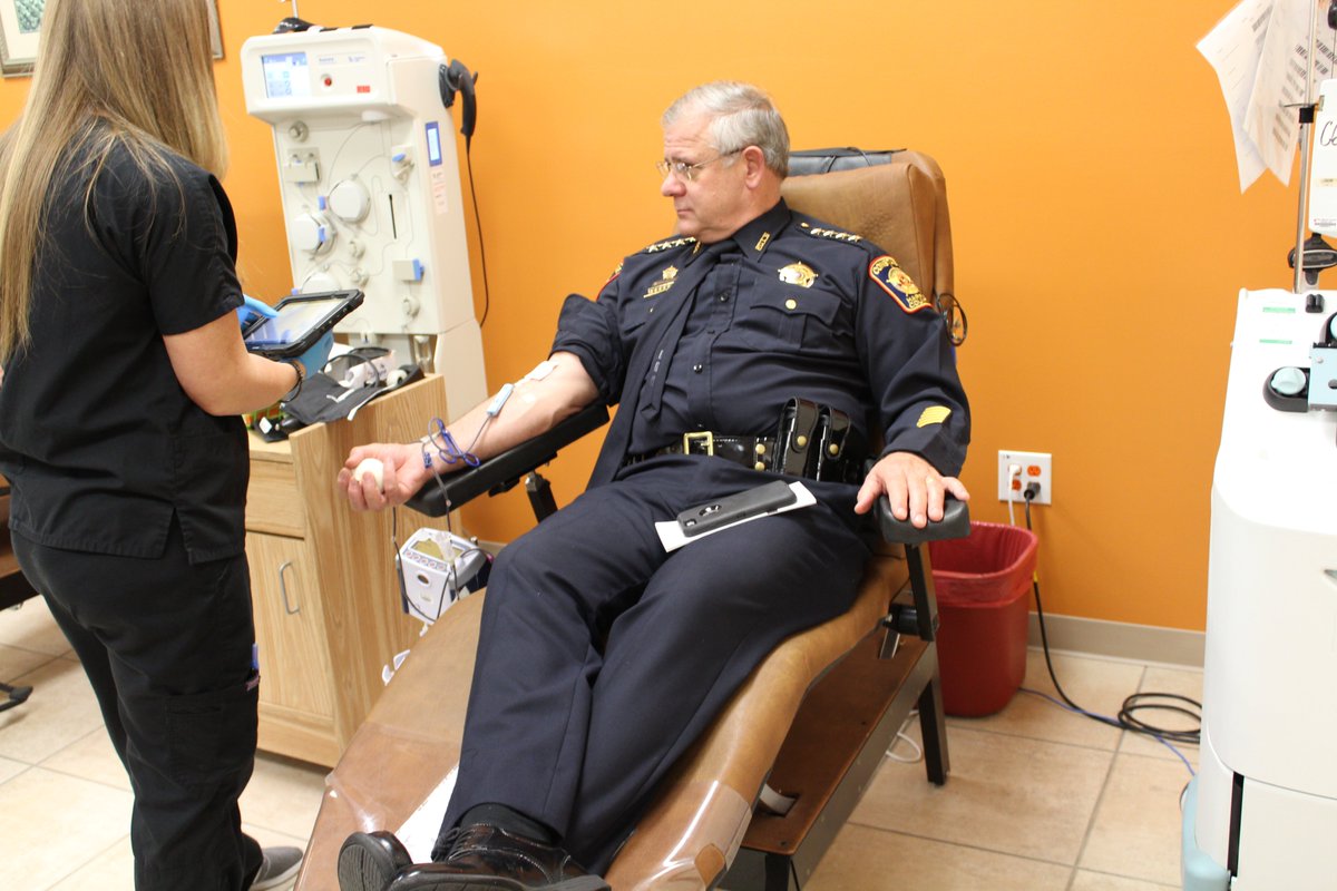 Give the gift of blood this Christmas. Constable Ted Heap will be hosting a holiday blood drive with the Gulf Coast Regional Blood Center at our Pct 5 headquarters, 17423 Katy Freeway at Barker Cypress, Friday, Dec. 17, from 7:30 a.m. to 12 p.m. Sign up: commitforlife.org/donor/schedule…