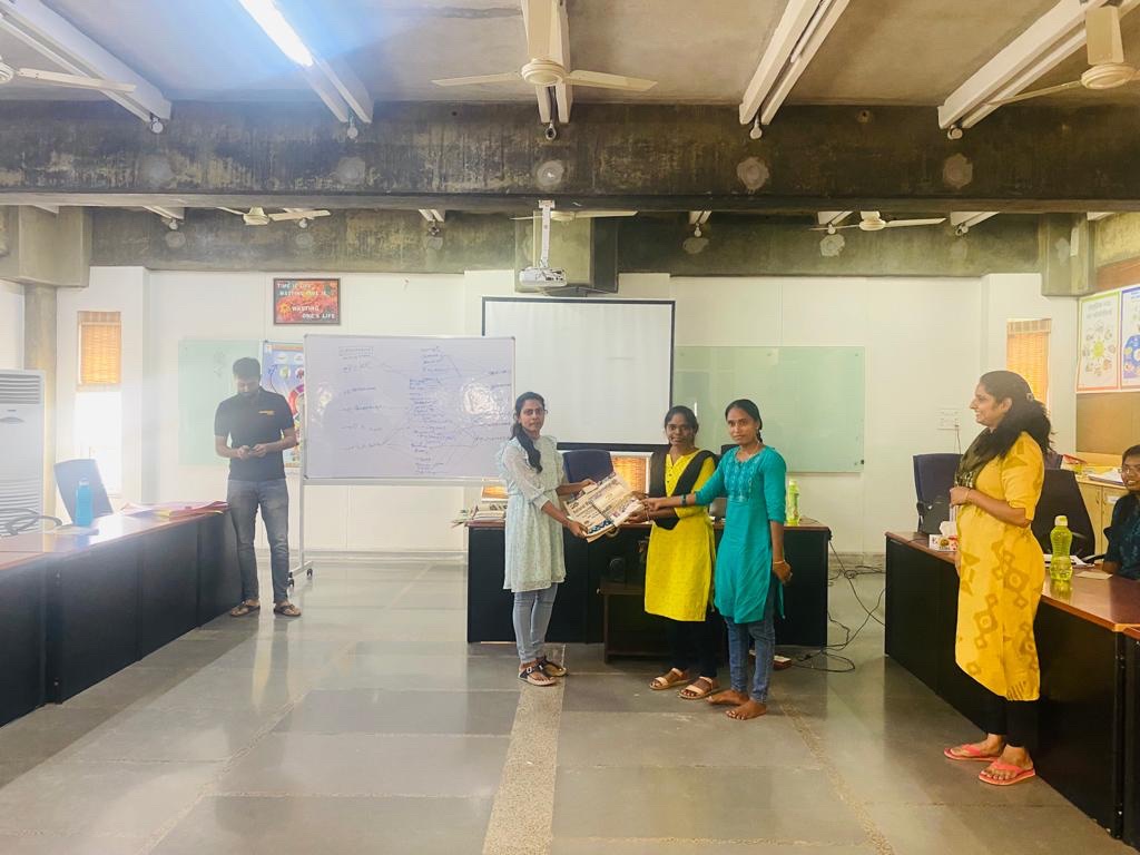 vsvivek93's tweet photo. Our team collaborating with folks at APMAS to orient the front line workforce on the important to primary processing. 

Thank you @manjari_madhu for letting us talk about the work we do at https://t.co/zxnYlm0dh0 https://t.co/3IjvO6zC7L
