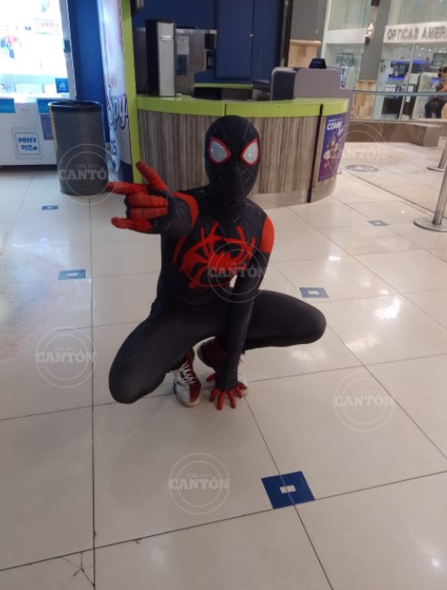 #GaleríaTH📸| En este momento fans de #SpiderMan comienzan a ingresar a las instalaciones de Europlaza Cinépolis para disfrutar el estreno de la película #SpiderManNoWayHome . Algunos van disfrazados o con alguna prenda alusiva al super héroe. 🤩🕷️