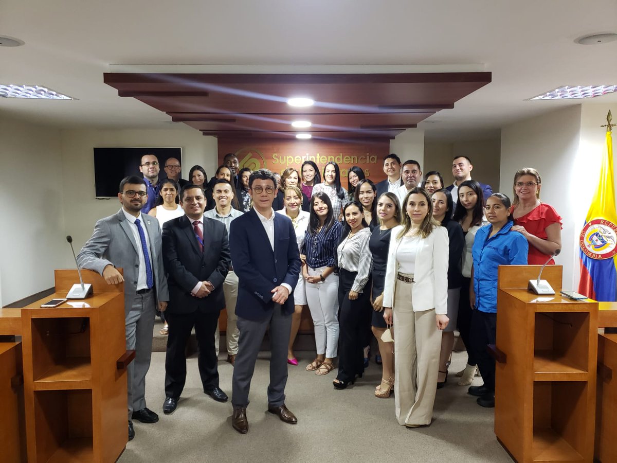BillyEscobarP's tweet photo. Hoy visitamos la #IntendenciaRegional de #Cali, liderada por Carlos Andrés Arcila. Sostuvimos reuniones para revisar la gestión regional con el intendente y con el equipo de trabajo que integra esta oficina regional. https://t.co/XYfzBUS2WG