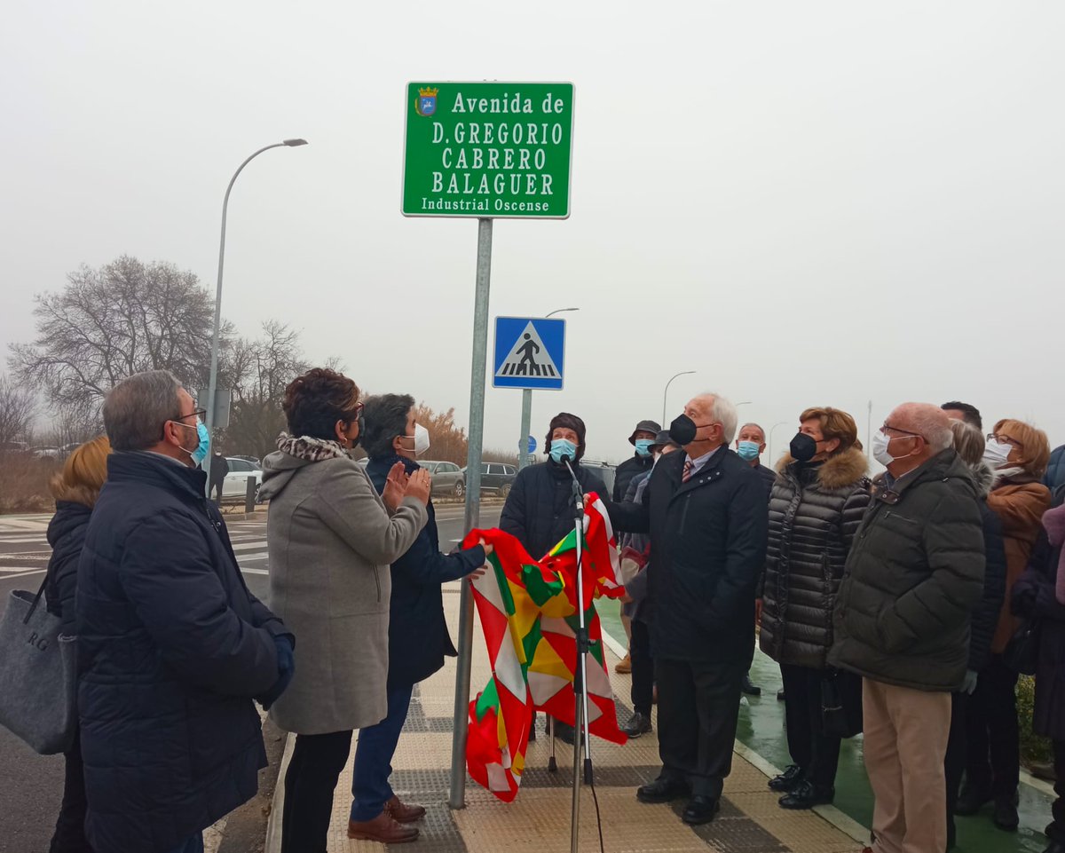 🏵️ Dedicamos una avenida a Gregorio Cabrero, presidente de la <a href="/camarahuesca/">Cámara Huesca</a> durante 14 años y fundador de <a href="/SAltoaragon/">Supermercados Altoaragón</a> 👏

Es un reconocimiento a Cabrero y a todos los empresarios e industriales que hacen ciudad y favorecen nuestro progreso 📈 

🖱️ huesca.es/-/huesca-dedic…