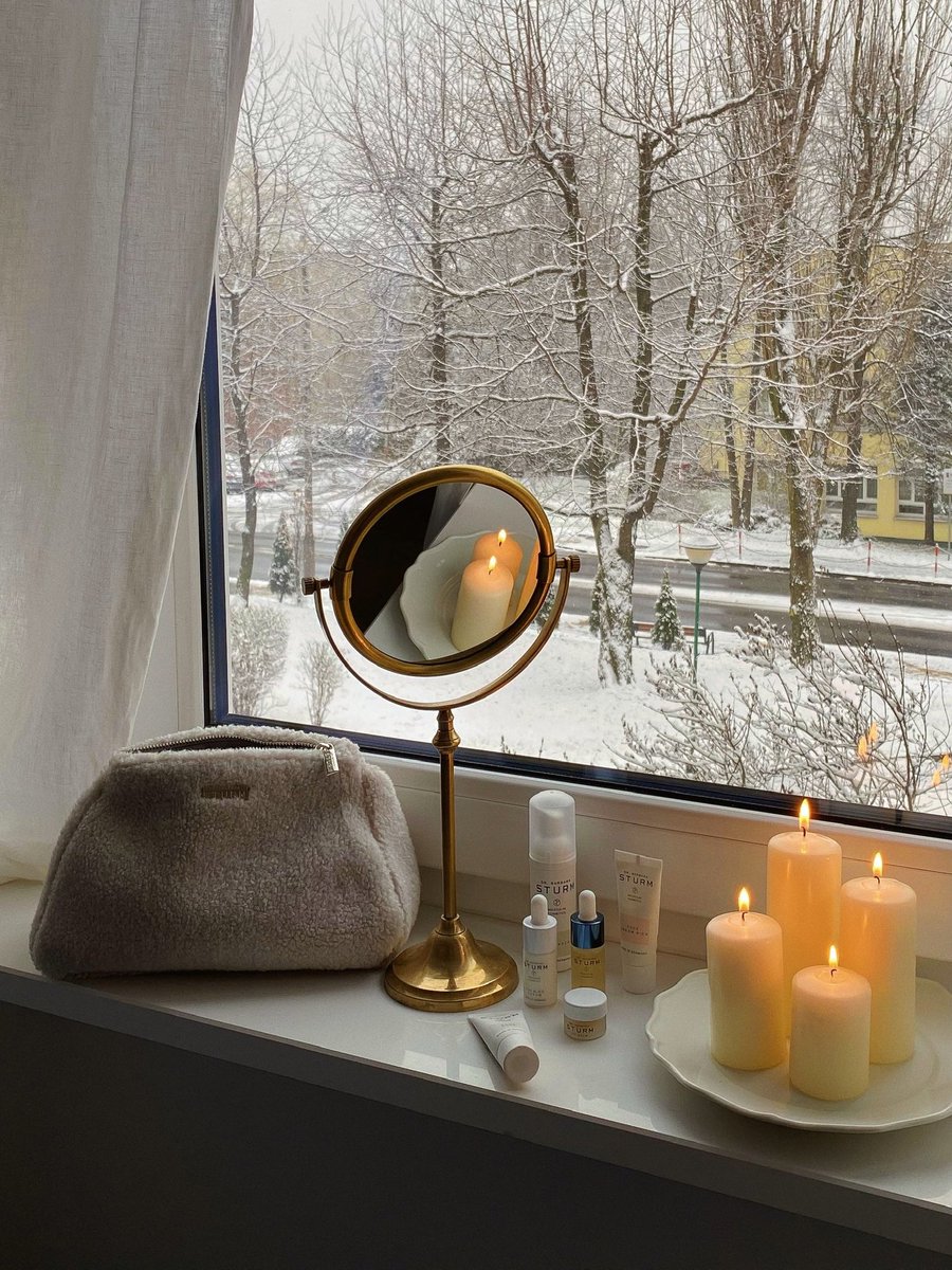 DrBarbaraSturm's tweet image. Still looking for the perfect gift? Tune in for Dr. Barbara Sturm’s Instagram LIVE tomorrow at 9am PST | 12pm EST | 5pm GMT for advice on all your gifting needs ❤️🌟🎁 #holidaygifts #drbarbarasturm #instagramlive