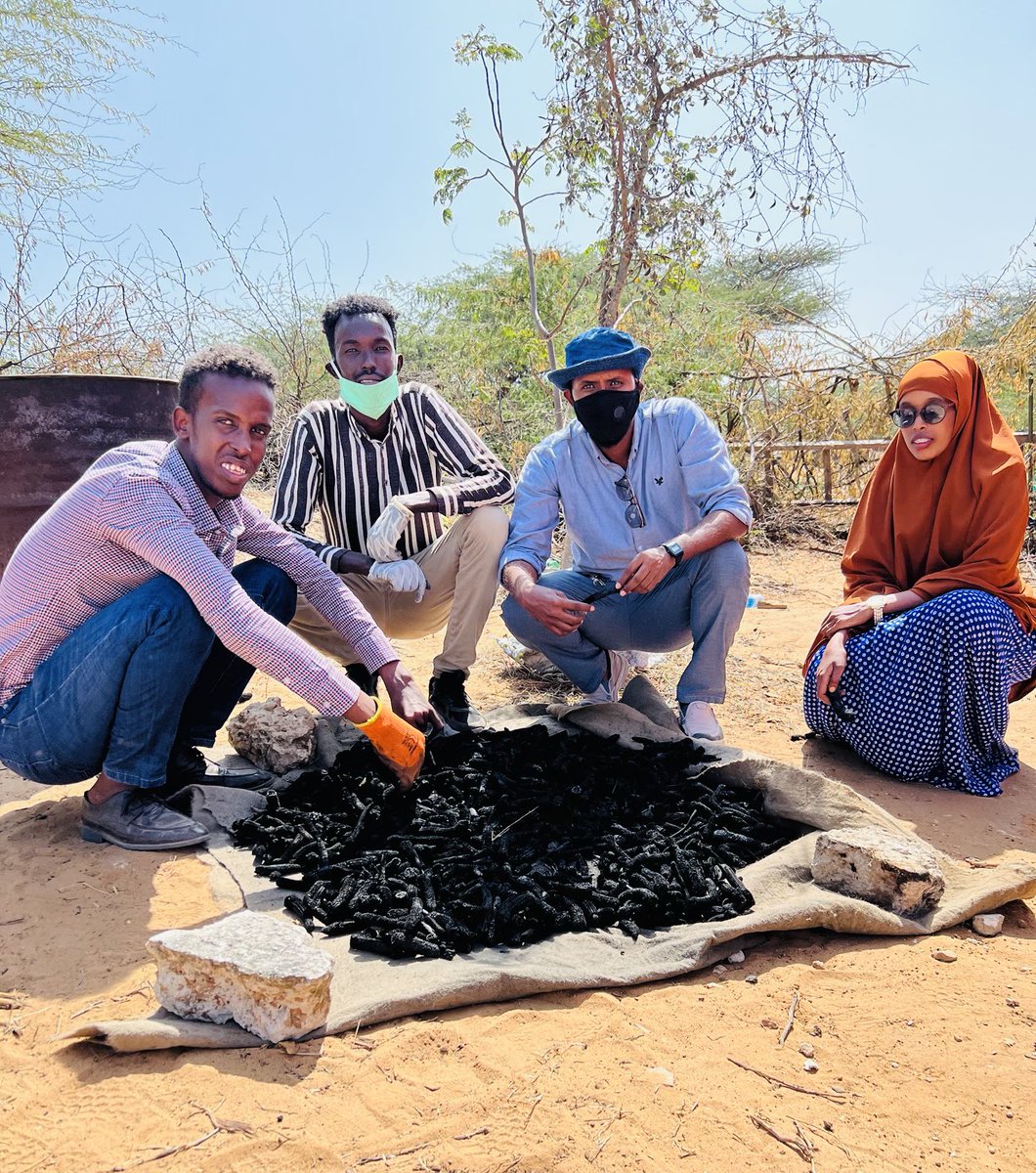 AbdifataHared's tweet photo. Very excited to complete successfully the first experimental research on preparation of corn cob 🌽 as alternative #Charcoal, this is one of the graduation thesis topics for Environmental Science students at the @SNU_University which I am a supervising this year. https://t.co/VFgvjdeKth
