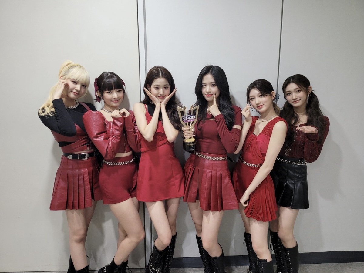 279bM's tweet photo. 【12月15日のIVE】
・「SHOW CHAMPION」に出演、1位獲得(3冠🏆🏆🏆)
・VLIVE「1VE ! ELEVEN」更新
・「ウェンディのヤングストリート」、「ペク・ジョンウォンの路地裏食堂」出演
#IVE3rdWin #ELEVEN3rdWin
【音楽番組】
https://t.co/bkhc3rO5oo
【それ以外】
https://t.co/EEnWiyT8HS https://t.co/20HtRwzJ6F