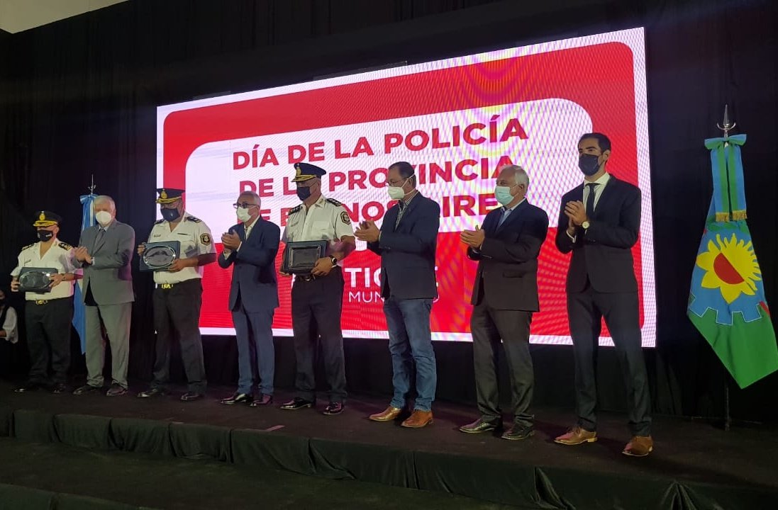 MunicipioTigre's tweet photo. Con la presencia del intendente @ZamoraJulio, conmemoramos el Día de la Policía de la Provincia de Buenos Aires y los 200 años desde su fundación, con un acto donde se reconoció a 140 agentes y el descubrimiento de una placa. ¡Gracias por su servicio de vocación! https://t.co/ZrOQ424kMt