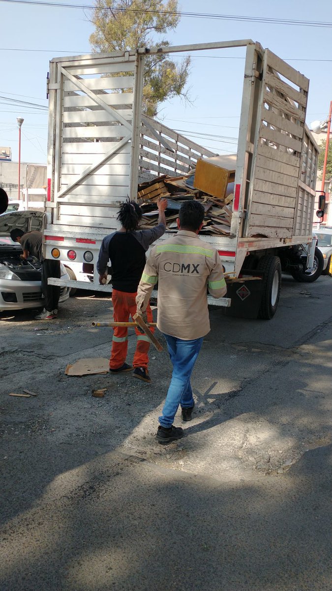 AlcCuauhtemocMx's tweet photo. Personal de la alcaldía realizó operativo de recolección de #triques en la #ColoniaAtlampa.
Recuerda que #CuauthémocEsTuCasa🏠 ayúdanos a mantenerla limpia.🚮 https://t.co/vBlNLxUCgB