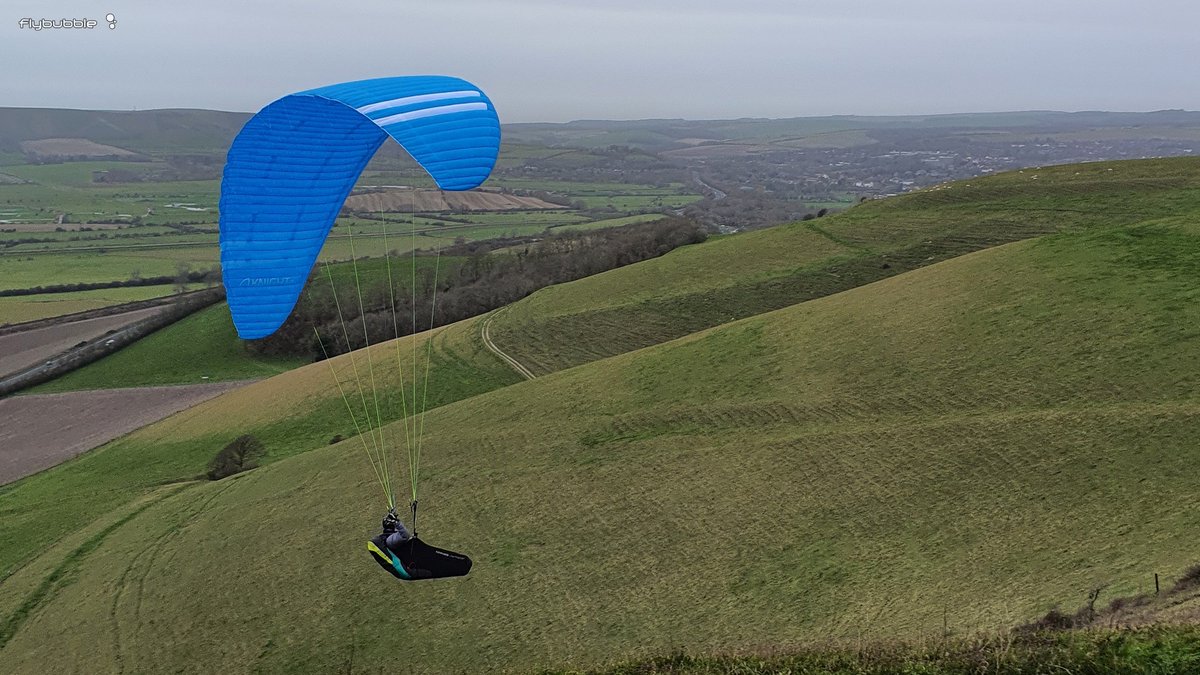 FlybubbleTeam's tweet photo. Carlo out testing the new Triple Seven Knight 2. First impressions are a low B version of the Rook 3, which is good! Similar character, just lower pilot demands and more docile. A wing with for pilots who have ambitions to fly XC in mind! https://t.co/apmVdUGGXm #knight2 https://t.co/eK43f8Y6rb