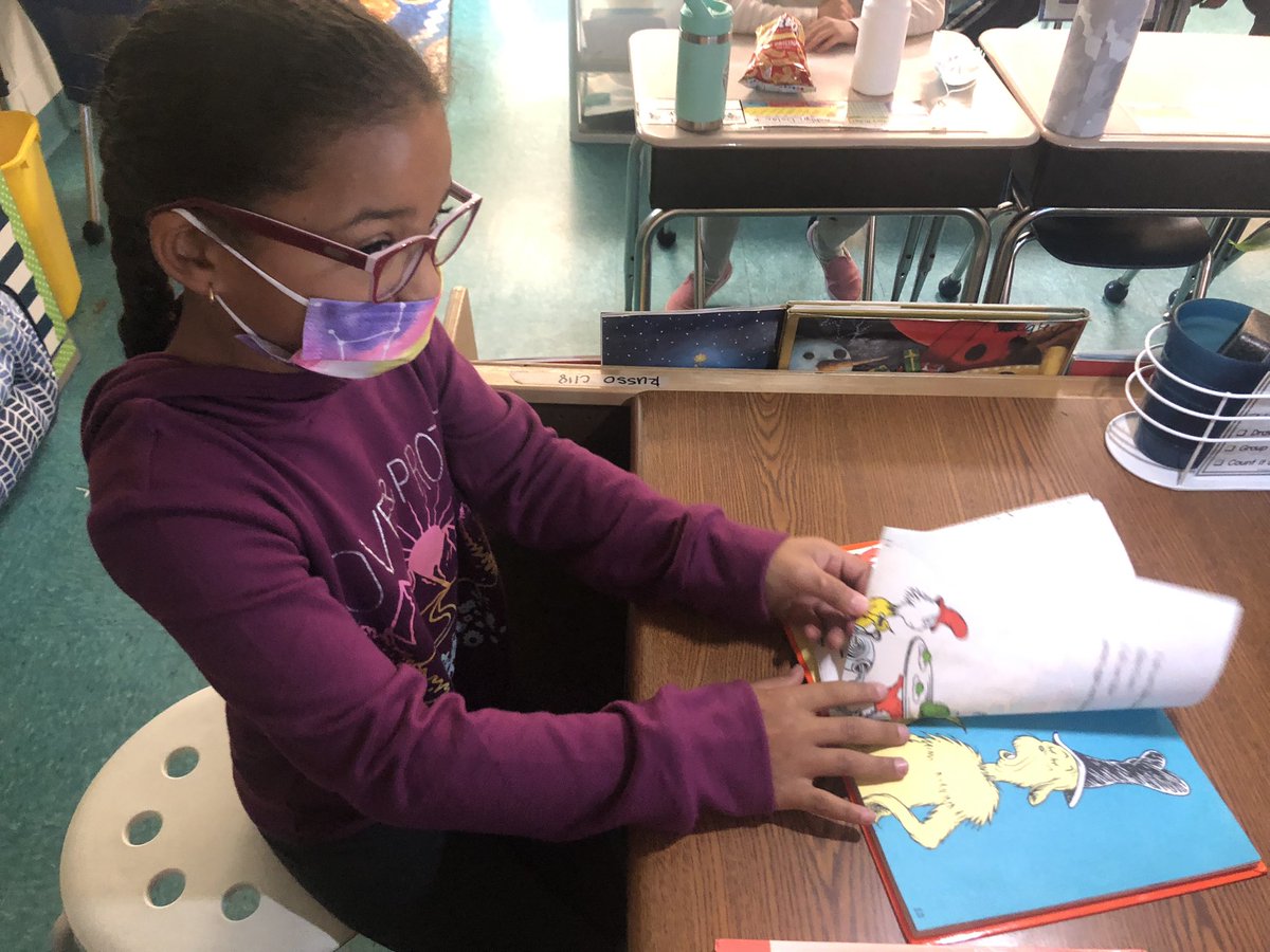 This Great Gator chose to use their Gator Ticket to read to the class during snack time today! Way to go, reader! 📚🤓