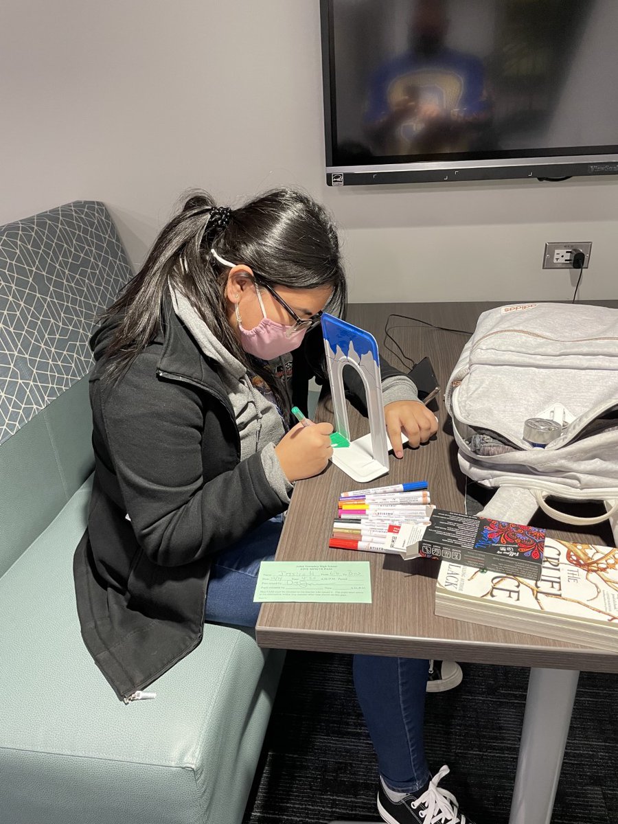 JTCentralLib's tweet image. Thank you to our book club members for joining us for our last meeting of the semester. We finished working on our custom book ends and discussed some interesting books. Have a wonderful winter break and happy reading, Steelmen!📚💙💛