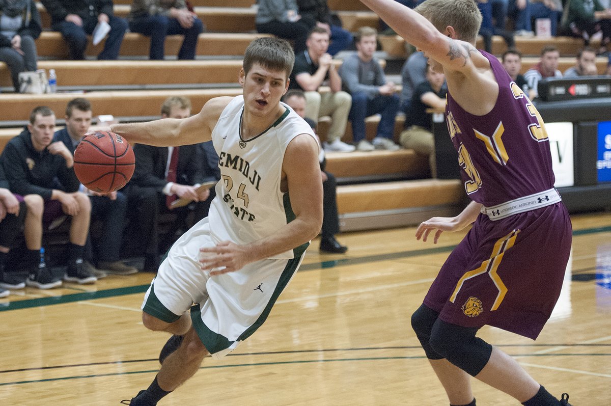 BSUBeaversMBB's tweet photo. The last decade: 2010s

BSU made its second NCAA DII Tournament appearance in 2012, behind a program-best 22 wins, led by the program-leader in assists Bryce Tesdahl (📸: 4)

#100YearsofBeaverTerritory https://t.co/h0CWaPmg8c