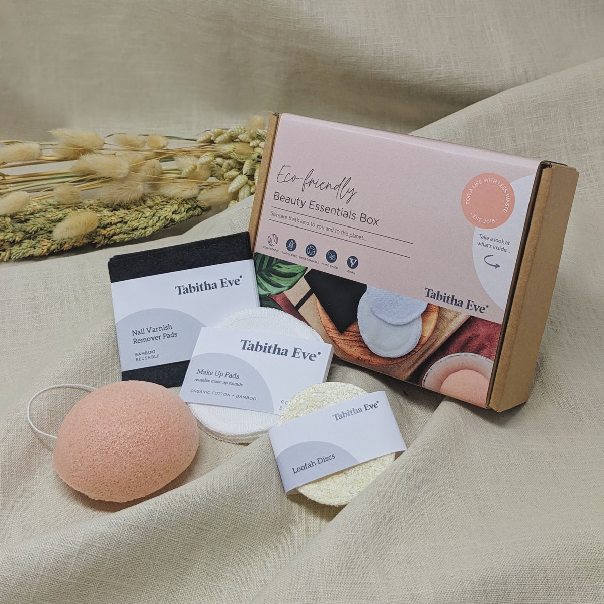 New Packaging Alert!😍 Now in a super sleek, smaller box that fits through the letterbox with a smaller product footprint! 
tabithaeve.co.uk/products/ecofr…
#sustainablegift #giftideas #tabithaeve  #christmas #ecochristmas #zerowastechristmas #plasticfreebeauty