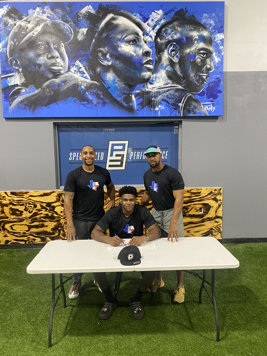 PiusNjenge's tweet photo. It’s Official✍🏾 @LamarFootball @COACHCAMFB @blane_morgan https://t.co/vj7iFPJmY0