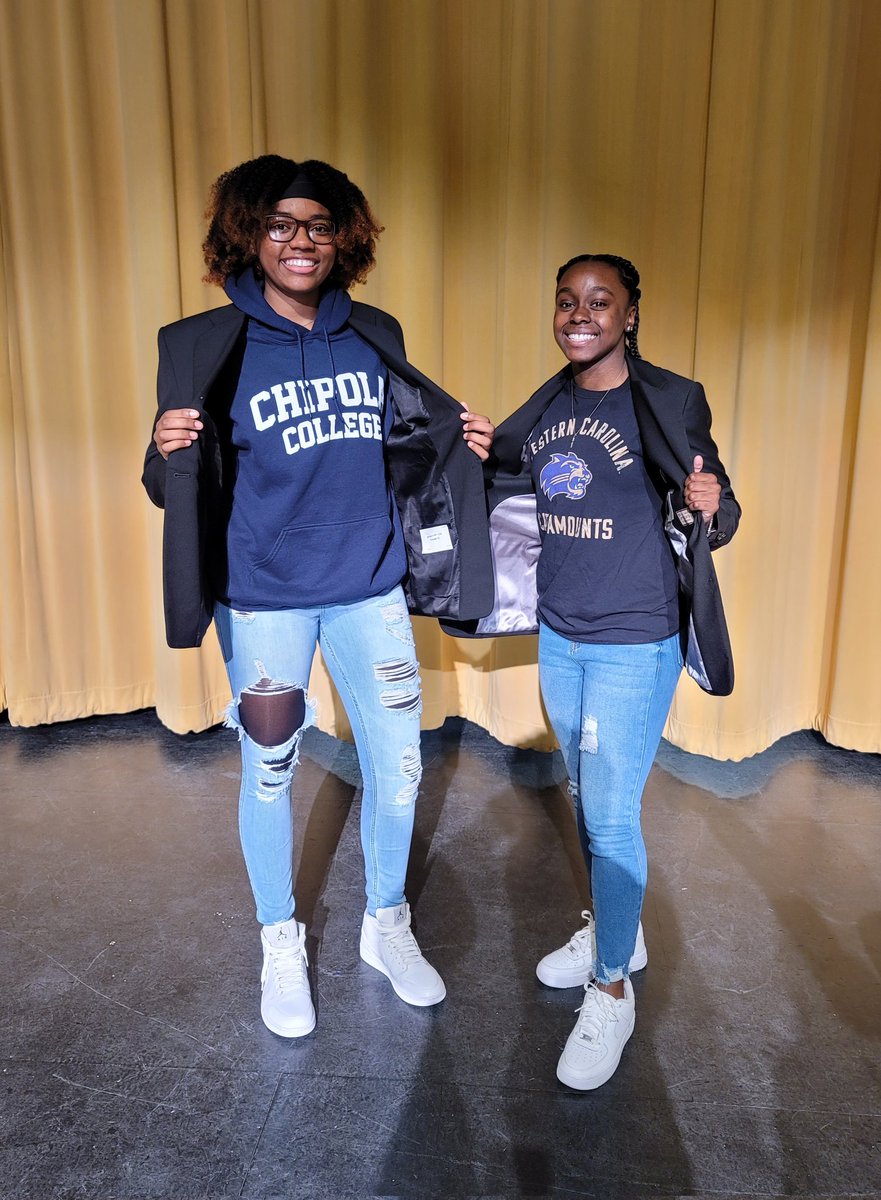 HoopsTrojan's tweet photo. National signing day @trojansCCS for @HoopsTrojan c/o '22 @kehinde_obasuyi &amp; @ballherjazz Congratulations young ladies.
@CatamountWBB @ChipolaWBB https://t.co/h5OpO9n5UX