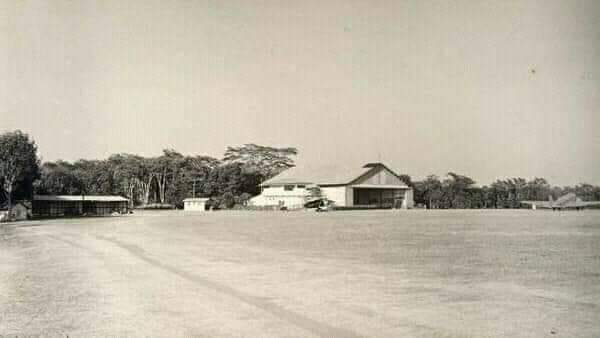 sjm_properti's tweet photo. Foto suasana Bandara Tjililitan tahun 1924 (Lanud Halim Perdanakusuma skrg) https://t.co/z5SpeA2wCM