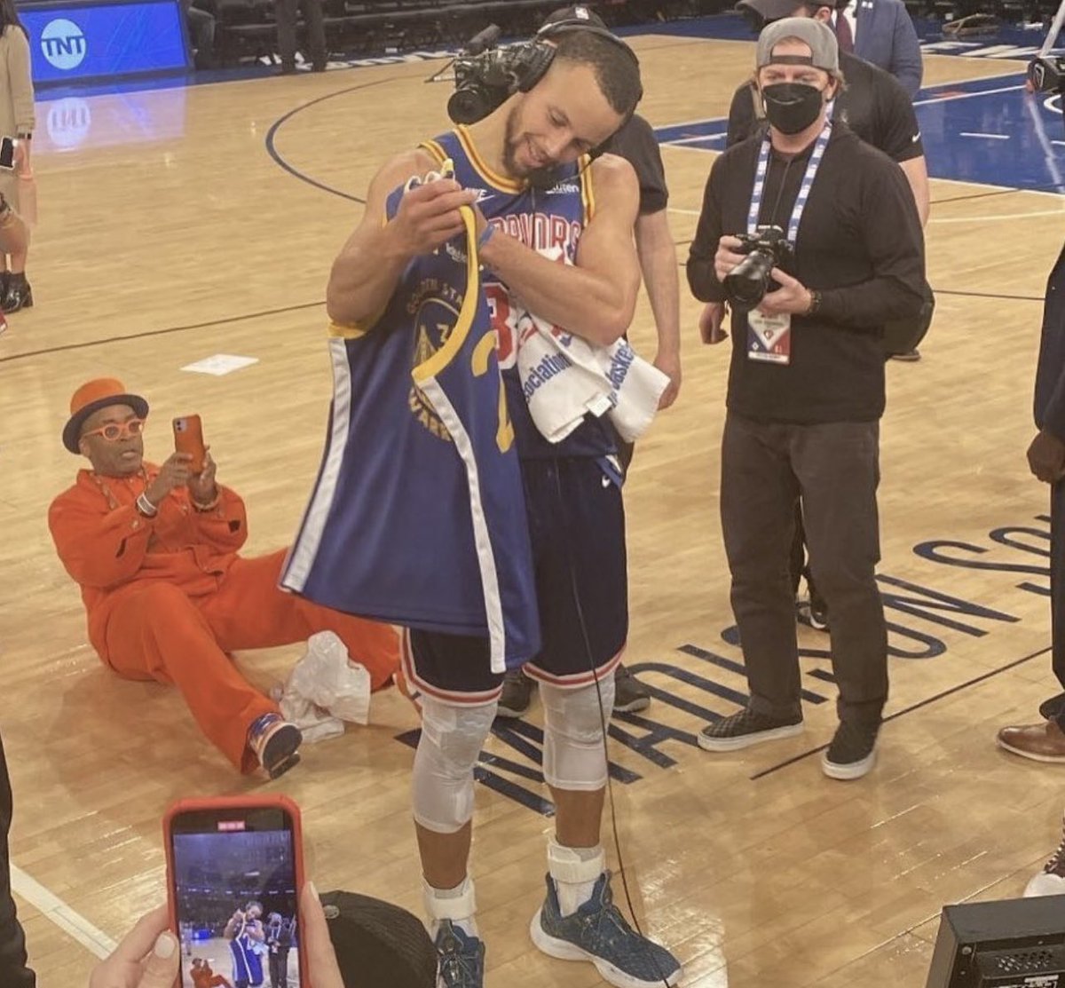 WhereIsJordan's tweet image. If you not taking my fit pics like this.. Clearly you don’t wanna see me shine! ✨