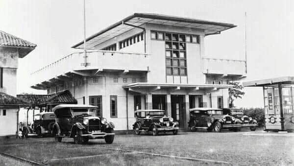 sjm_properti's tweet photo. Foto suasana Bandara Tjililitan tahun 1924 (Lanud Halim Perdanakusuma skrg) https://t.co/z5SpeA2wCM