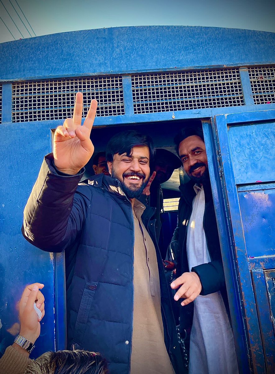 AttalKh90621798's tweet photo. Dr Aurang Kakar Paeds resident is behind the bars for nothing but for demanding basic health facilities for poor masses of balochistan #ReleaseYoungDoctors https://t.co/lJtWn4rx2x