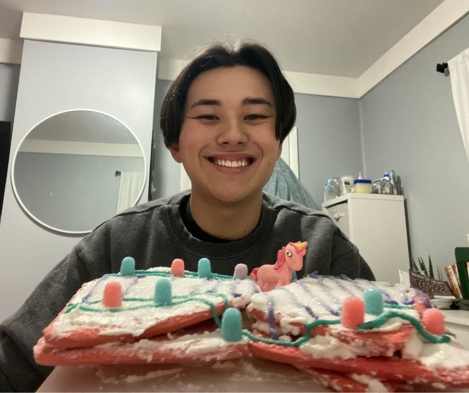 ClkContrl's tweet photo. ๐ Last night we had our Virtual Holiday Happy Hour. ๐ป We got to spend some time with the team doing Secret Santa & building gingerbread houses! Some stood strong, others... not so much. ๐
#VirtualHappyHour #WorkHappyHour #HappyHolidays #GingerbreadHouseDecorating https://t.co/GARe6kqODF