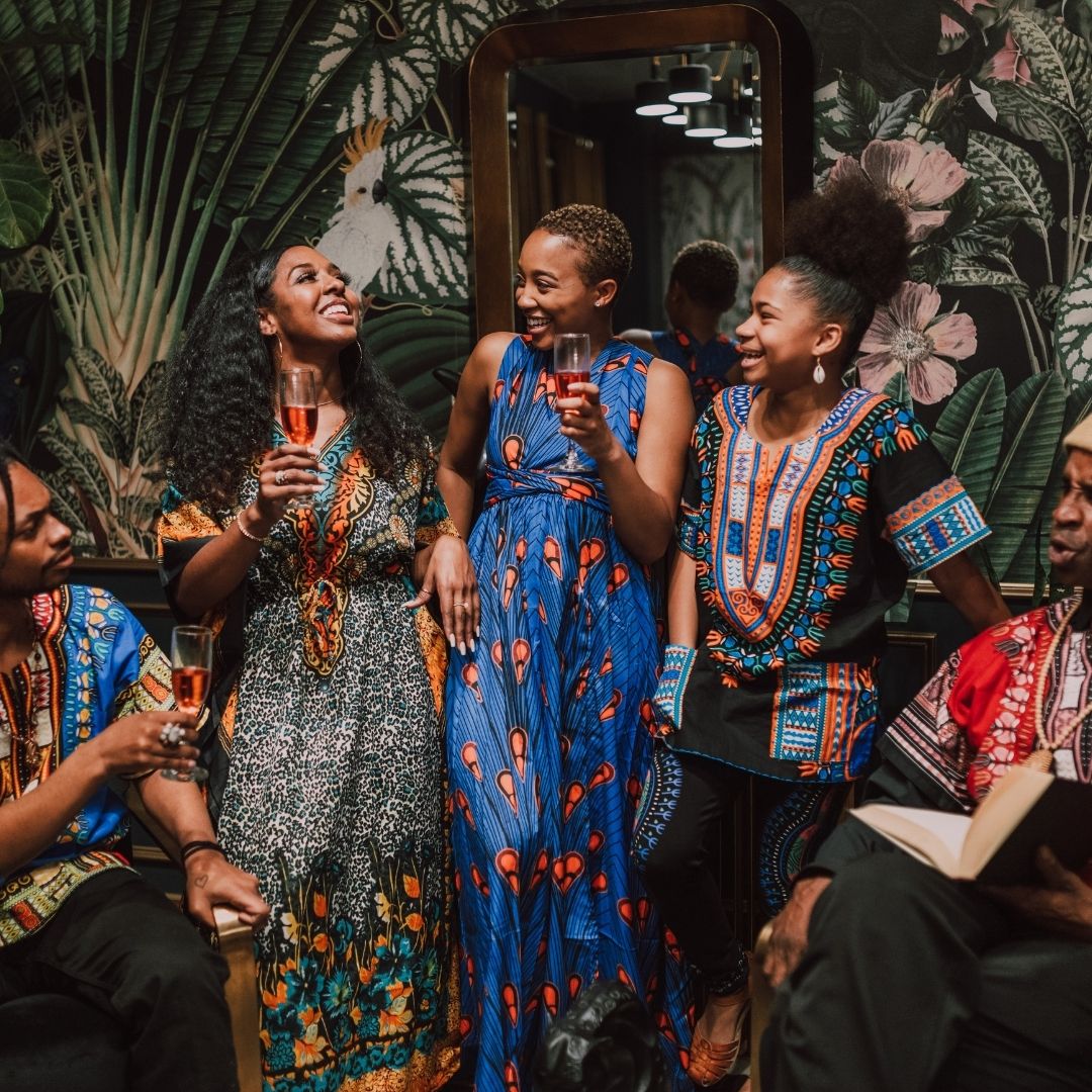 💃  🎶  Kwanzaa is a holiday rooted into African culture and marking the celebration of the first harvest. 
Happy Kwanzaa
#paramedicineworld #paramedics #EMT #EMS #happykwanza #africanheritage #africanculture #firstharvest #decemberholiday