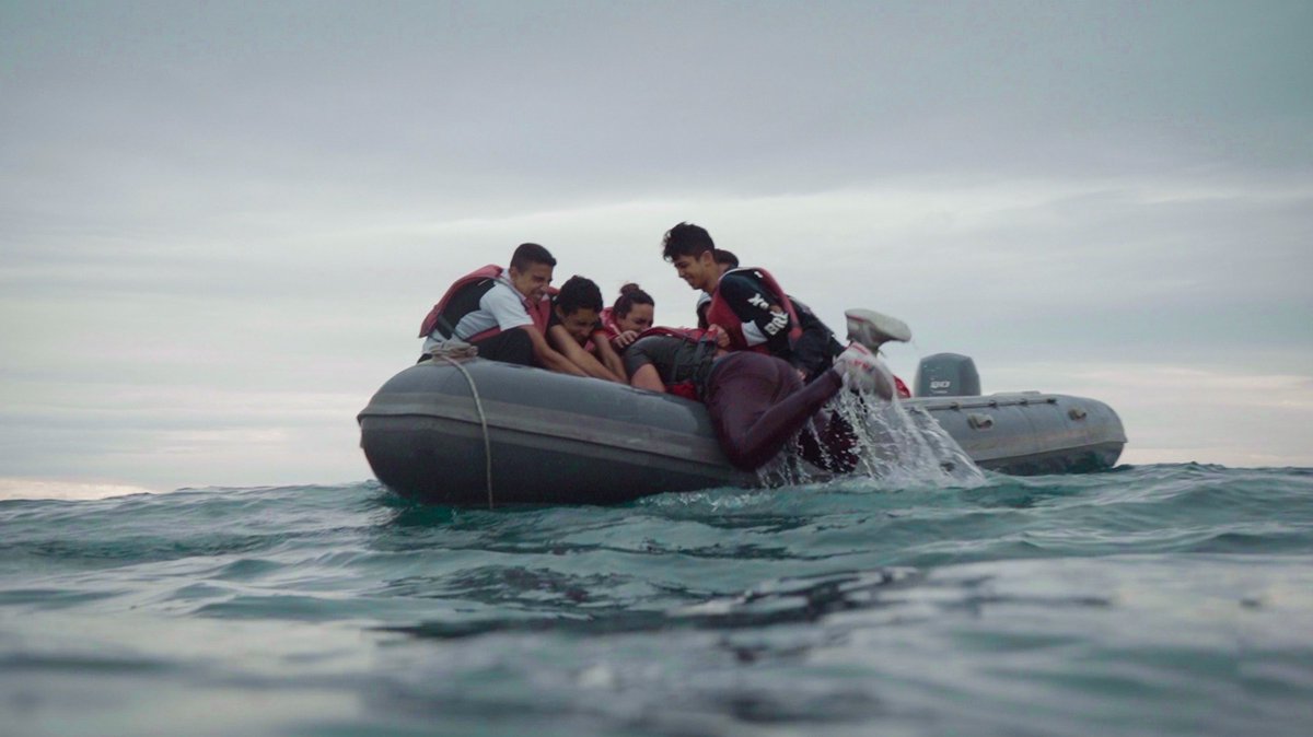 AjuntCastello's tweet photo. 🎬 Castelló impulsa el curt social 'Guiones sin papeles' sobre la realitat de menors migrants.
🌏 L'Ajuntament estrena aquest divendres la cinta, dirigida per Noureddine El Attab, amb motiu del Dia Internacional de les Persones Migrants.
ℹ️ https://t.co/K8nuv1c7G9
#CSocial https://t.co/PrSWYLXztA