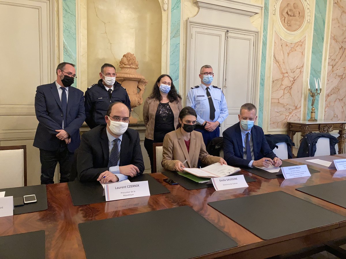 Signature le 14/12 d’une convention sur la survenance d’évènements dans les établissements scolaires généraux et agricoles: prise en charge globale des infractions, des mineurs en danger, de l’absentéisme scolaire et de la radicalisation. <a href="/Prefet_82/">Préfet de Tarn-et-Garonne</a>  <a href="/tarnetgaronne82/">Département de Tarn-et-Garonne</a>  <a href="/Agri_Gouv/">Ministère Agriculture et Souveraineté alimentaire</a>