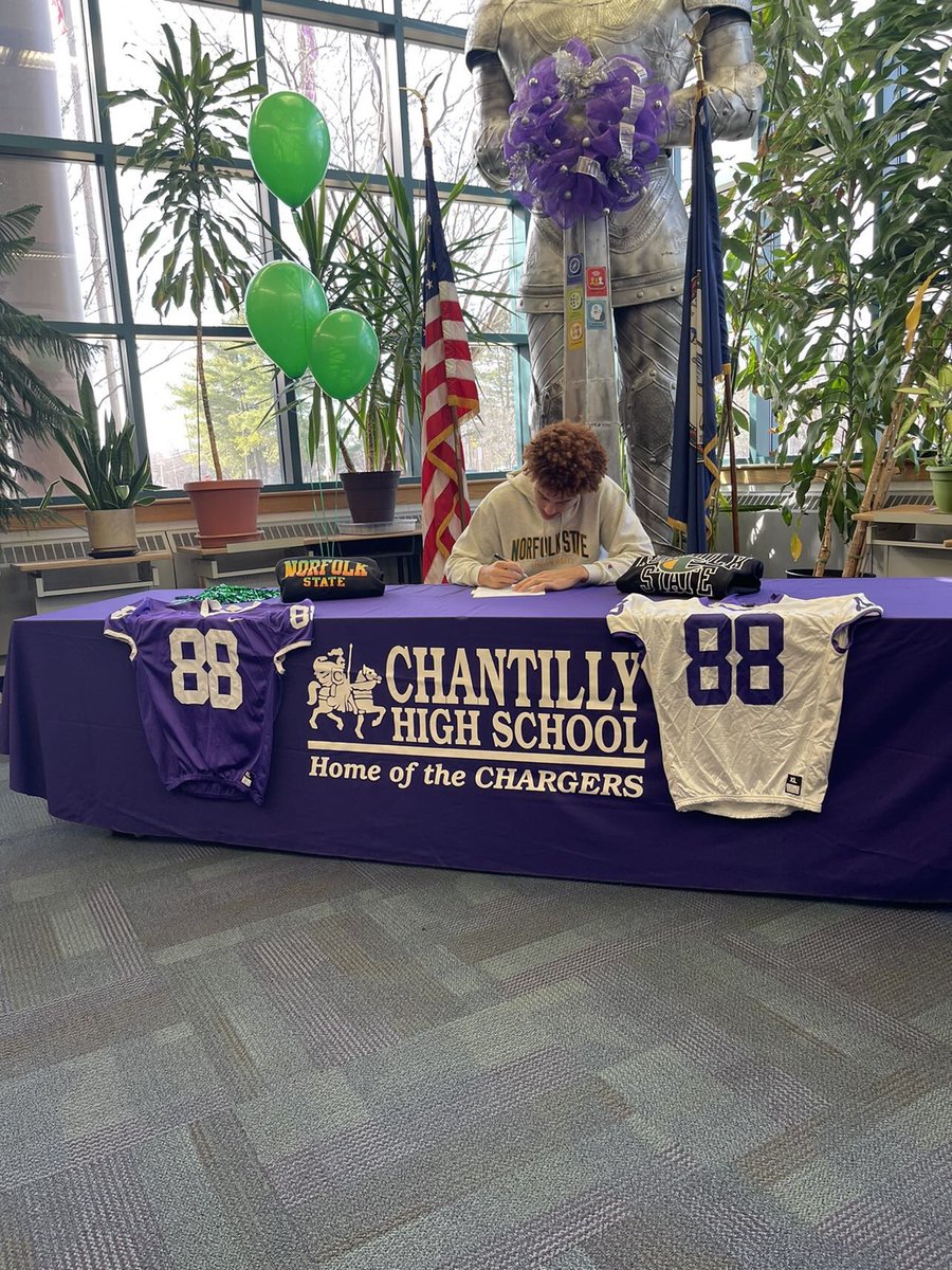 camcurry88's tweet photo. Glad to announce that I am 100% committed to @NorfolkStateFB I would like to thank all my teammates and coaches who have helped me along the way @CoachSkyJones @Coach_Odums 🔰🔰 https://t.co/yIgdxTbFTU