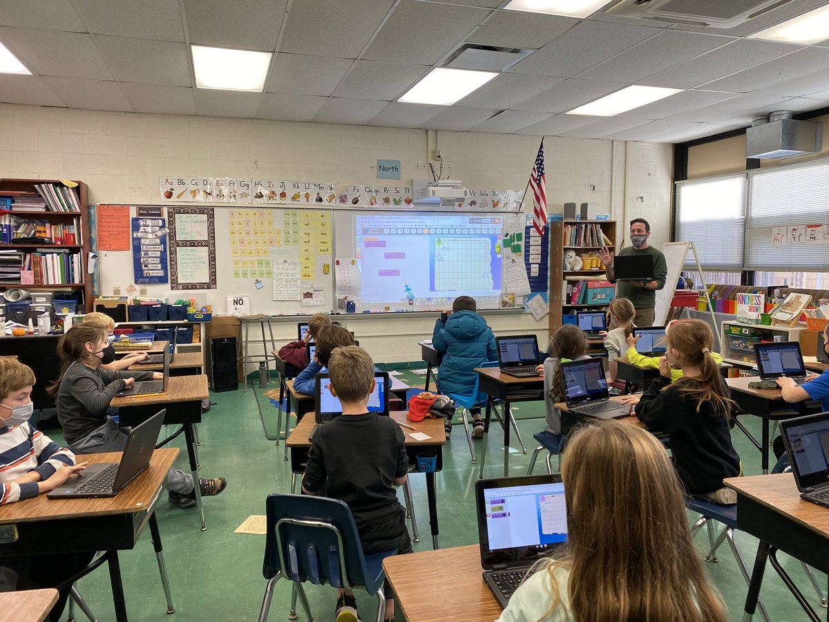 perezpals's tweet photo. Coding with @mr_schaal for #HourofCode2021 #BearTavernPride https://t.co/nBAhKpz75v