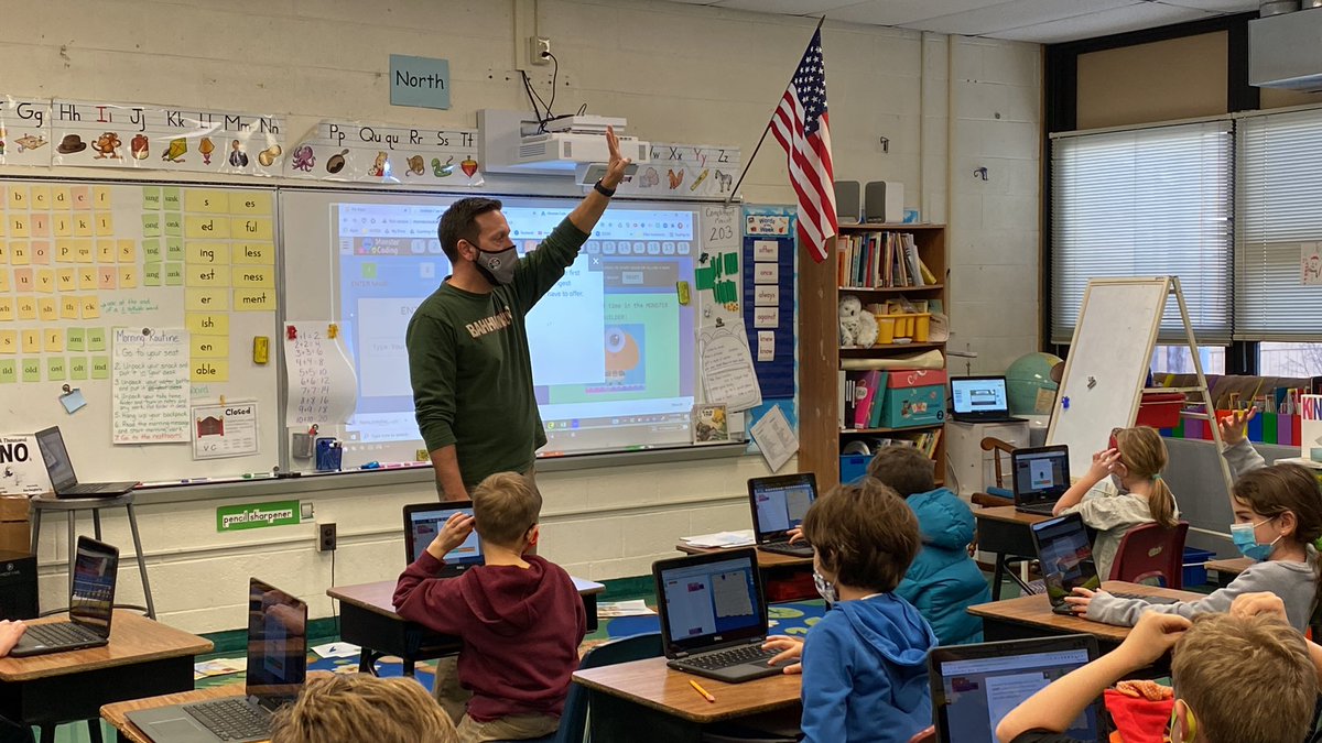 perezpals's tweet photo. Coding with @mr_schaal for #HourofCode2021 #BearTavernPride https://t.co/nBAhKpz75v