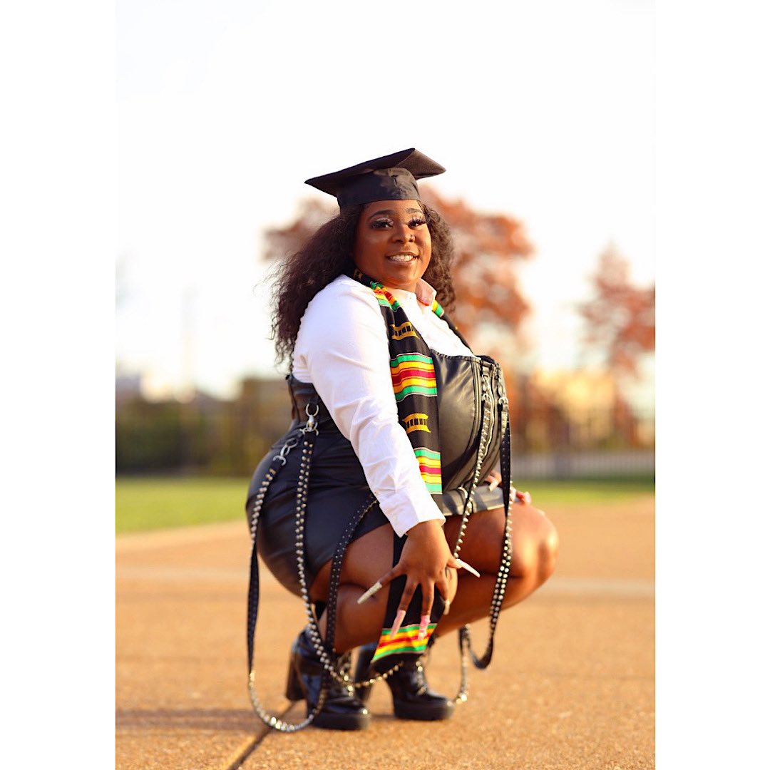 meechieeeeeeee's tweet photo. It’s corporate giants and machines that went against me #3daysuntilgraduation 🍾🍾 https://t.co/Dzw8whddBC