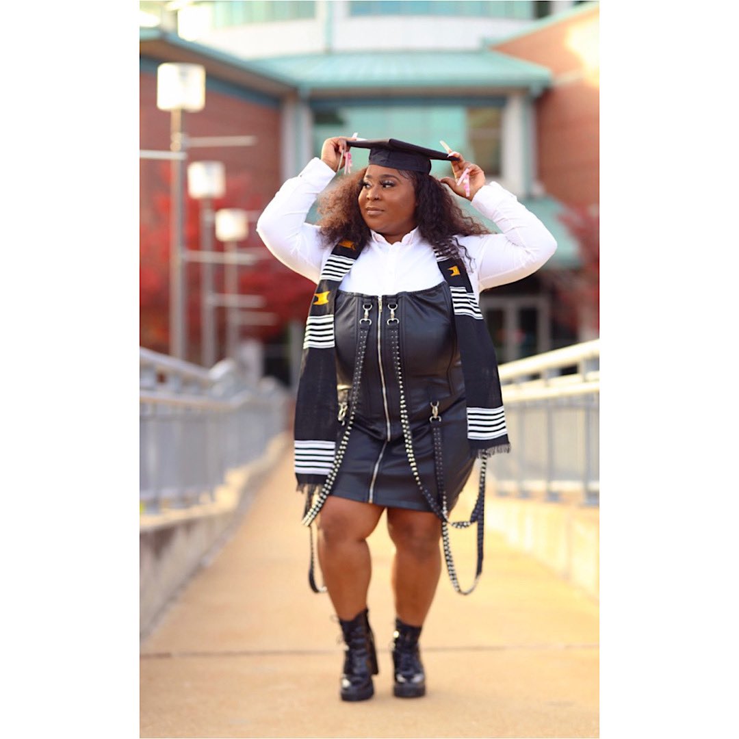 meechieeeeeeee's tweet photo. It’s corporate giants and machines that went against me #3daysuntilgraduation 🍾🍾 https://t.co/Dzw8whddBC