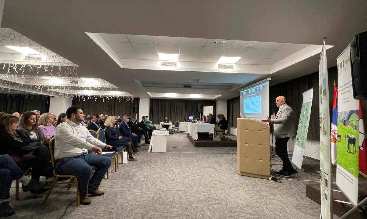 BioSenseRS's tweet photo. Na 13. seminaru posvećenom poljoprivrednim stručnim i savetodavnim službama u Vrnjačkoj Banji, Vladimir Crnojević, direktor Instituta #BioSens, govorio je o upotrebi digitalnih alata razvijenih na Institutu kao podršci savetodavstvu. 
#ANTARESprojekat 
#Horizont2020 https://t.co/HOcuTQTIx9