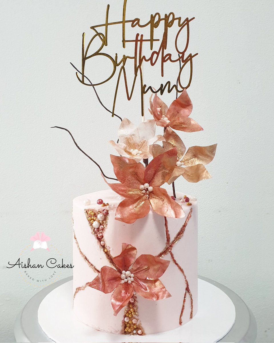 AishanCakes's tweet photo. #buttercream #birthdaycake #waferpaperart https://t.co/65PapVSOPO