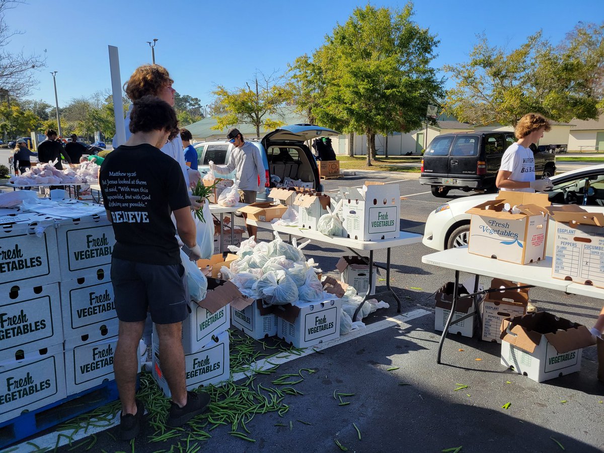 CoachChipGause's tweet photo. We won a big league game late last night, 68-66. Most guys didn't get home until late. They're on Christmas break. But today we served at a food drive for four hours to help our community. Proud of these young men and their servant hearts. #BiggerThanBasketball https://t.co/jhk4cBvRJk