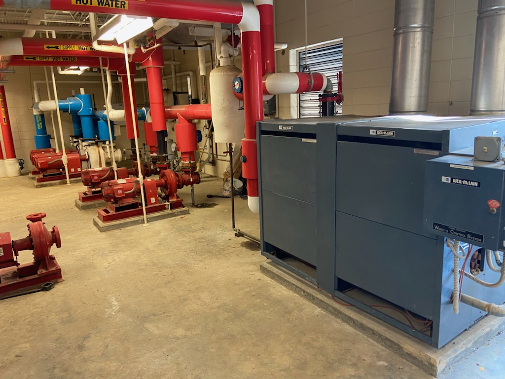 HTI_Sales's tweet photo. Mechanical rooms were designed with so much space 30 years ago, WOW!  These @BellGossett pumps &amp; @WeilMcLain  LGB Boilers have been serving this Middle School in Ascension Parish for almost 30 years!  #longevity #HTI #pumps #boilers #HVAC https://t.co/wvH42Riyki