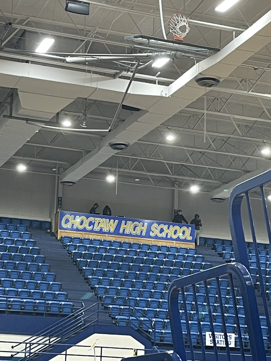 YellowjacketsTV's tweet photo. Setting up for the live! https://t.co/jwa3fbeVnp