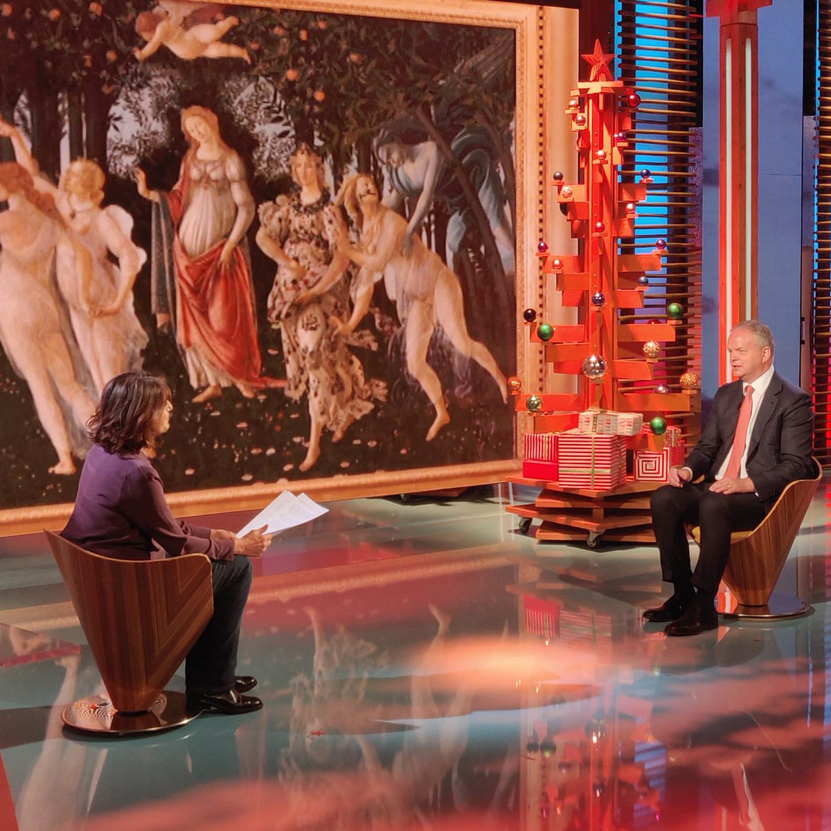 UffiziGalleries's tweet photo. Come non parlare della #Primavera più bella del mondo a Geo&amp;Geo?!     In diretta su @RaiTre il direttore delle Gallerie degli Uffizi, Eike Schmidt, presenta i capolavori del Museo! https://t.co/RnIeSUUsQG