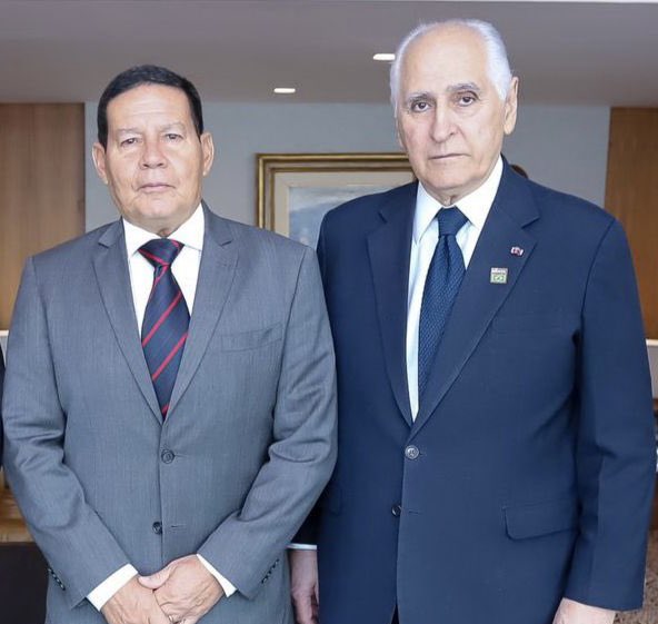 Com muito pesar recebi a notícia do falecimento do meu amigo Paulo Fernando Marcondes Ferraz. Grande incentivador do governo na promoção do comércio exterior, nunca poupou esforços em elevar o nome do Brasil em todo mundo. Vá em paz. Que Deus o receba e conforte toda família.