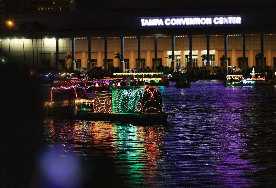 Before there was the Bucs Super Bowl boat parade or the Bolt Stanley Cup boat parades, there was the @tampariverwalk holiday lighted boat parade! 😉✨

Celebrate the holidays Tampa-style this Saturday along the Hillsborough river in <a href="/Tampasdowntown/">Tampa’s Downtown</a>!

Info: thetampariverwalk.com/events-news/ev…