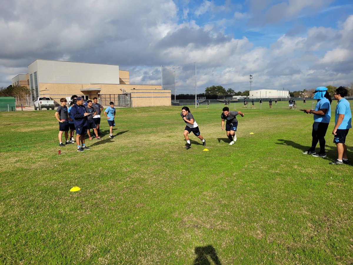 CoachChapa53's tweet photo. Competition Day
Sam Rayburn Texan Football
Population: 11
@SRTexanfootball @SRHSTEXANS @SamRayburn_HS @VReyes15
#hardworkworkhard
#sayhut https://t.co/KM8chME0Xg