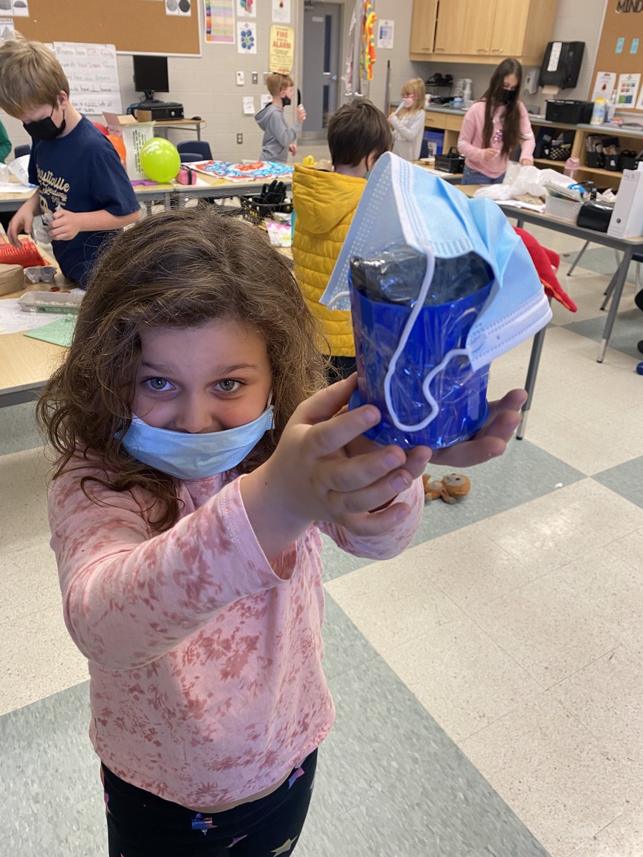 MissCGrade3s's tweet photo. Behind the scenes of building our structures. So much fun &amp; hard work! #TheEggDropChallenge https://t.co/2FHFB5W7qb