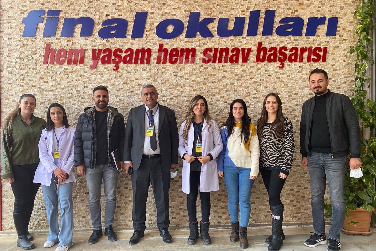 esref_saruhan's tweet photo. Bugün,Artuklu Rehberlik ve Araştırma merkezinden Rehber öğretmen Sn.Davut ERDOĞAN ve Rehber öğretmen Sn.Zeynep TEKİN okulumuz Rehber öğretmenleriyle bir araya geldiler.Bu ziyaretten dolayı kendilerine çok teşekkür ederiz. https://t.co/jK70ttbKhF