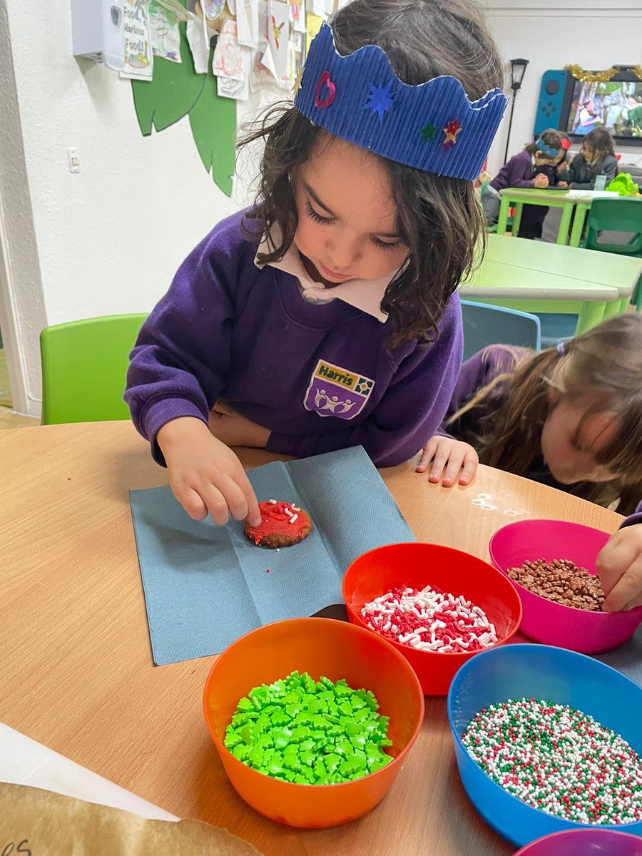 HPA_Philip_Lane's tweet image. Festive gingerbread baking tonight at #HPAPLWrapz - who wants to try one?! @HarrisFed