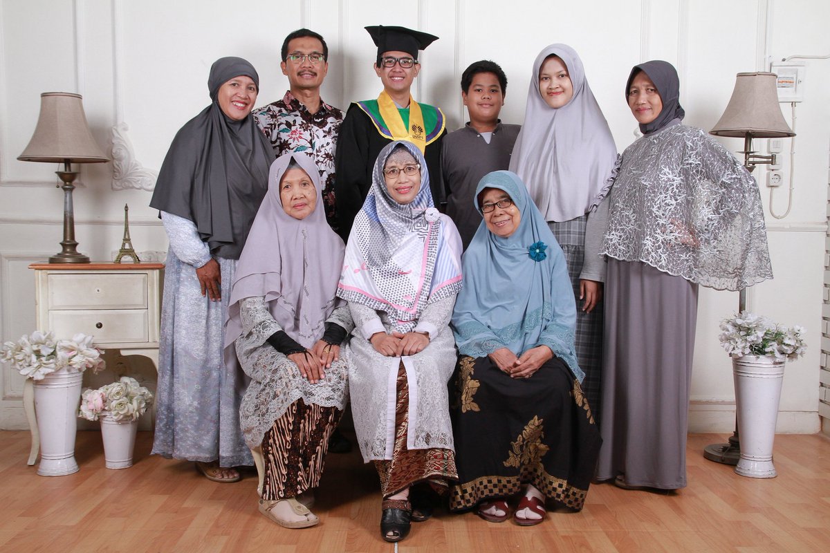 abdullah_rozan's tweet image. Selasa, 14 Desember 2021. Di tanggal tersebut Allah menetapkan hari dimana aku diwisuda, tanggal yg 1 bulan setelahnya aku berulang tahun. Terimakasih atas segalanya dari semua pihak, terkhusus orang tua, adik dan abang. ❤❤🙏🙏🙏