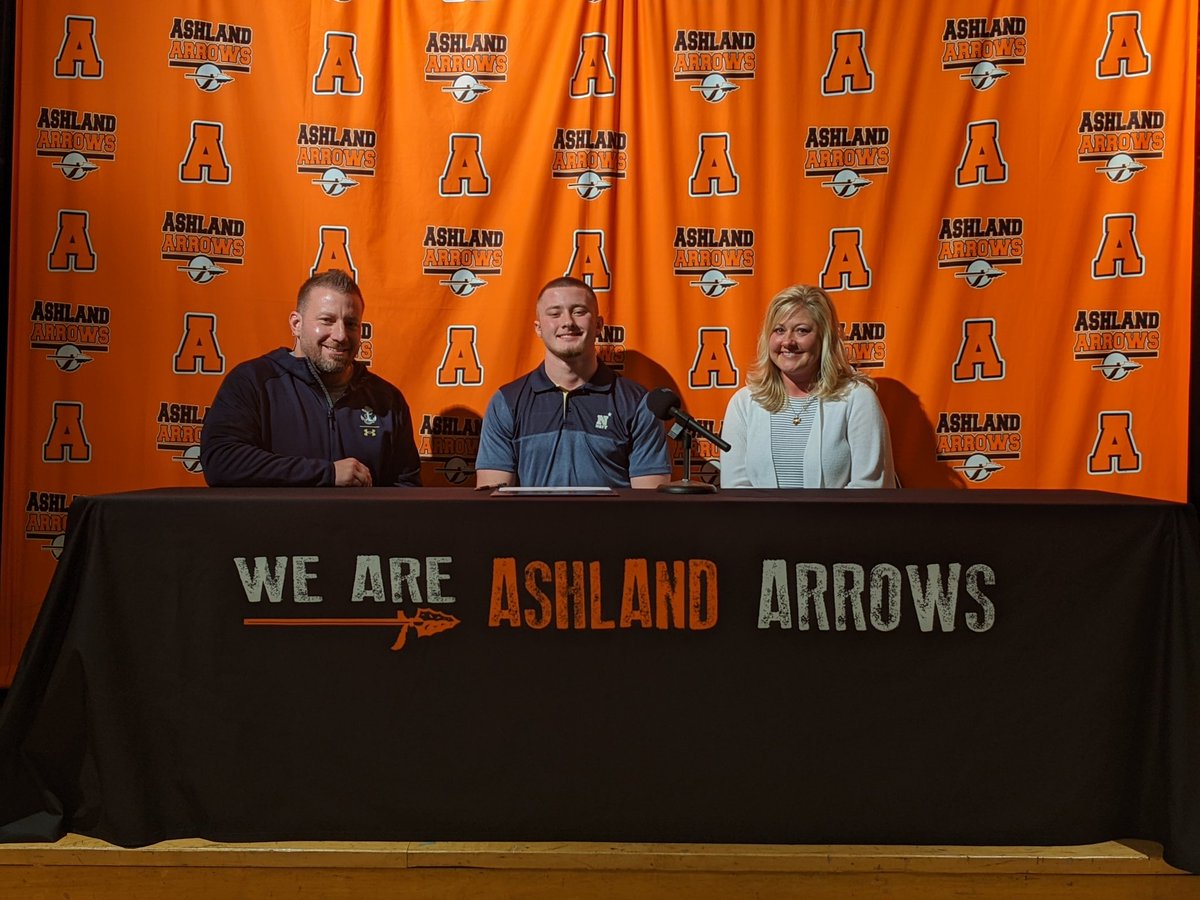 Congratulations to Kadin Schmitz on his signing with the Naval Academy for football!