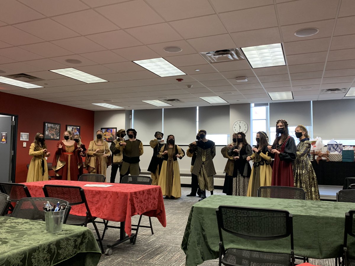 D220Finance's tweet photo. Awesome high school madrigal singers visiting the Barrington 220 district office today! @barrington220 https://t.co/KO8gs1jzgn