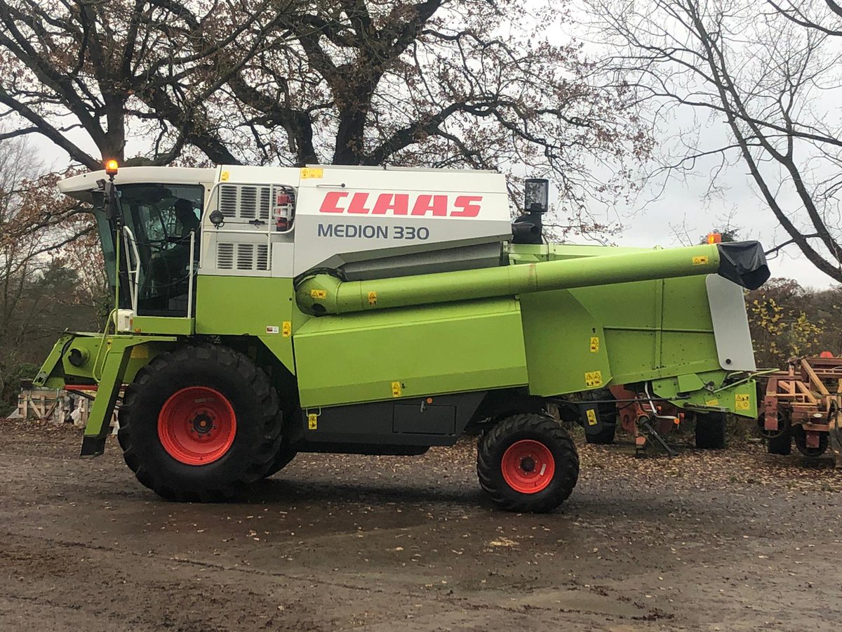 MacGregorFarmi1's tweet photo. Much excitement at Mill Farm this week with the arrival of a new (to us) Claas Median 330 combine. It may be basic and old but it's tried, tested and hopefully reliable!
#claas #combineharvester #farmkit #organicarable #arableuk #regenag #norfolkfarm #farminginnorfolk https://t.co/FEajpRm27M