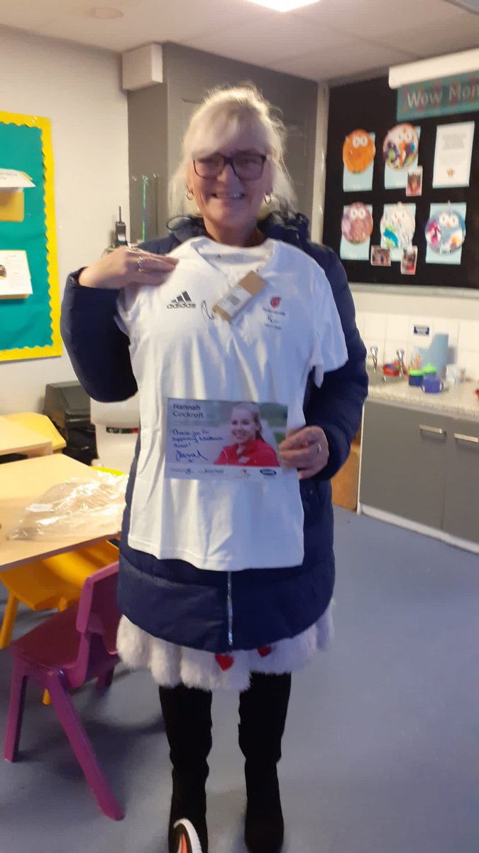 MandyBurnside's tweet photo. @HCDream2012 won the signed t shirt! One happy stalker! https://t.co/KXlubJT3LR